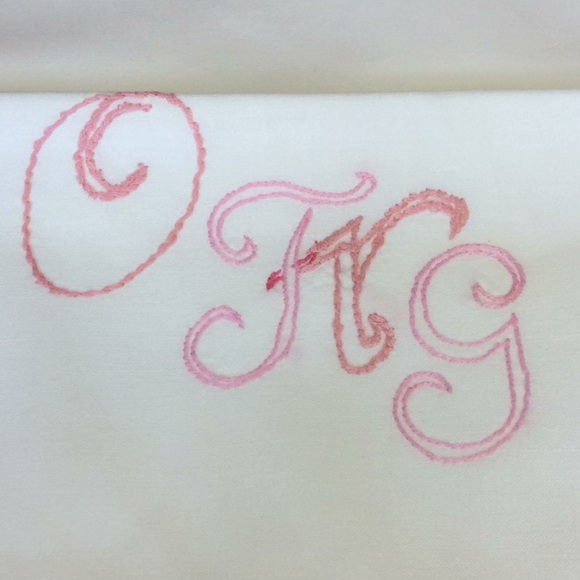 FINAL SALE PRICE Vintage White W/Pink Cutout Pillow Case Set - Picture 4 of 6